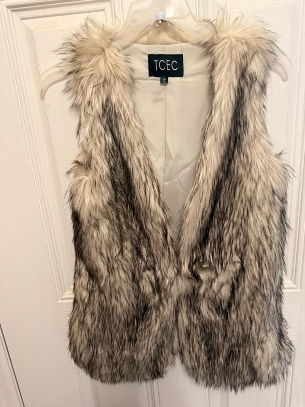 TCEC Faux Fur Vest in Cream and Dark Gray
